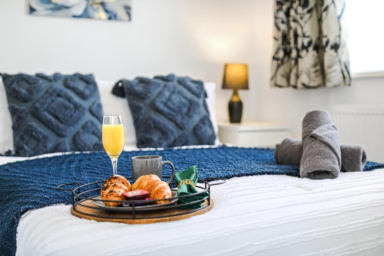Wolverhampton - Amazing 3 Bedroom, Sleeps 6, Wi-Fi - Jrr Stays 외부 사진