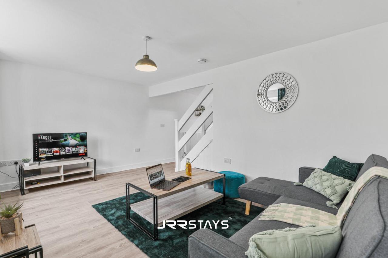 Wolverhampton - Amazing 3 Bedroom, Sleeps 6, Wi-Fi - Jrr Stays 외부 사진