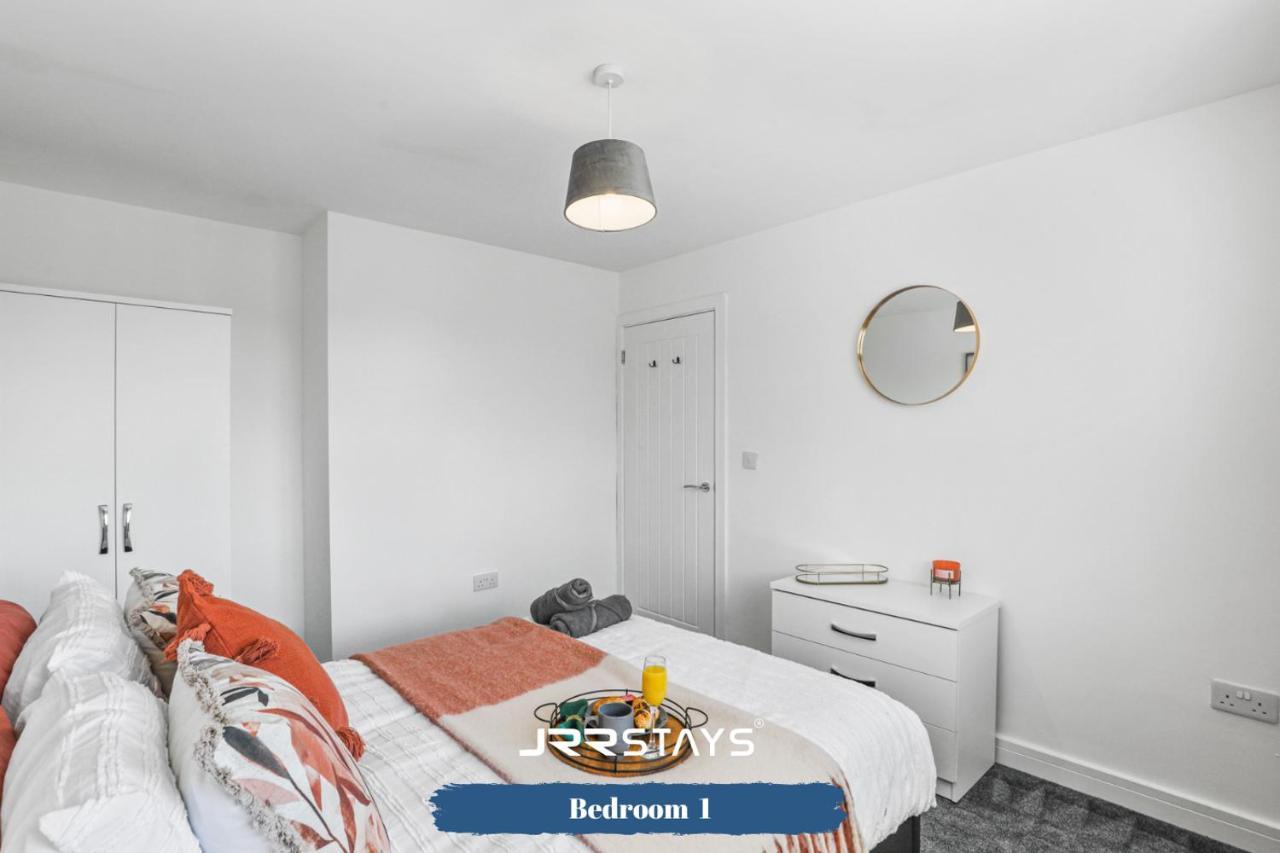 Wolverhampton - Amazing 3 Bedroom, Sleeps 6, Wi-Fi - Jrr Stays 외부 사진