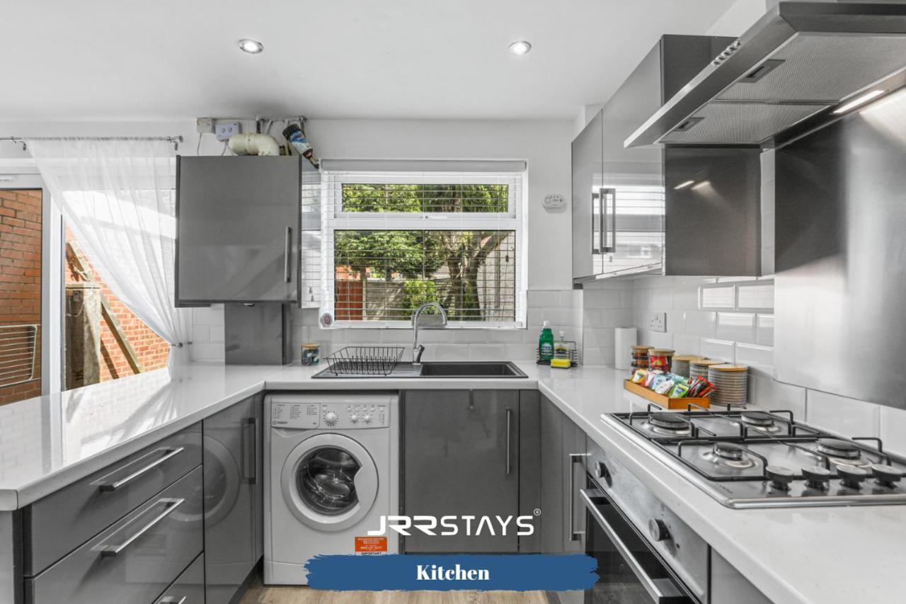 Wolverhampton - Amazing 3 Bedroom, Sleeps 6, Wi-Fi - Jrr Stays 외부 사진