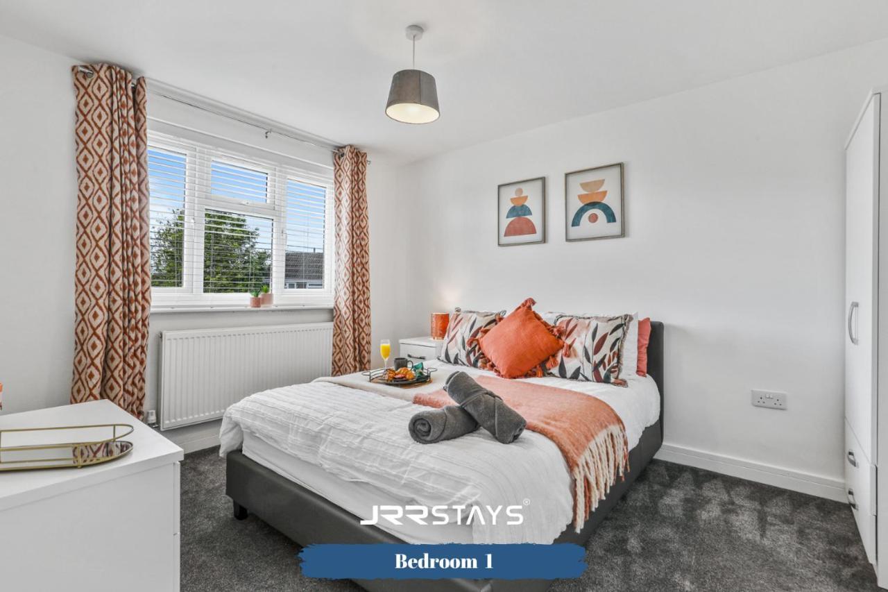 Wolverhampton - Amazing 3 Bedroom, Sleeps 6, Wi-Fi - Jrr Stays 외부 사진