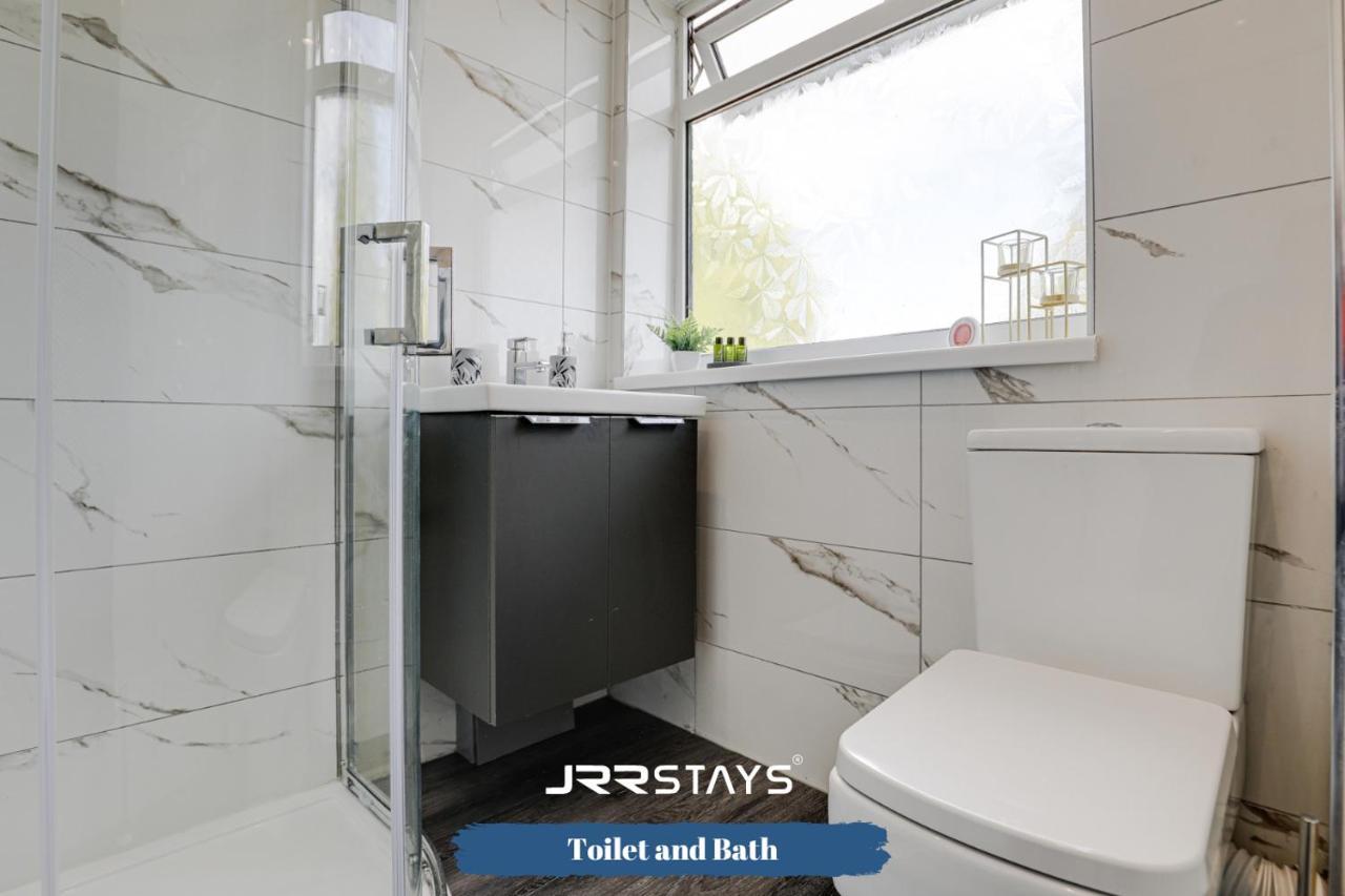 Wolverhampton - Amazing 3 Bedroom, Sleeps 6, Wi-Fi - Jrr Stays 외부 사진