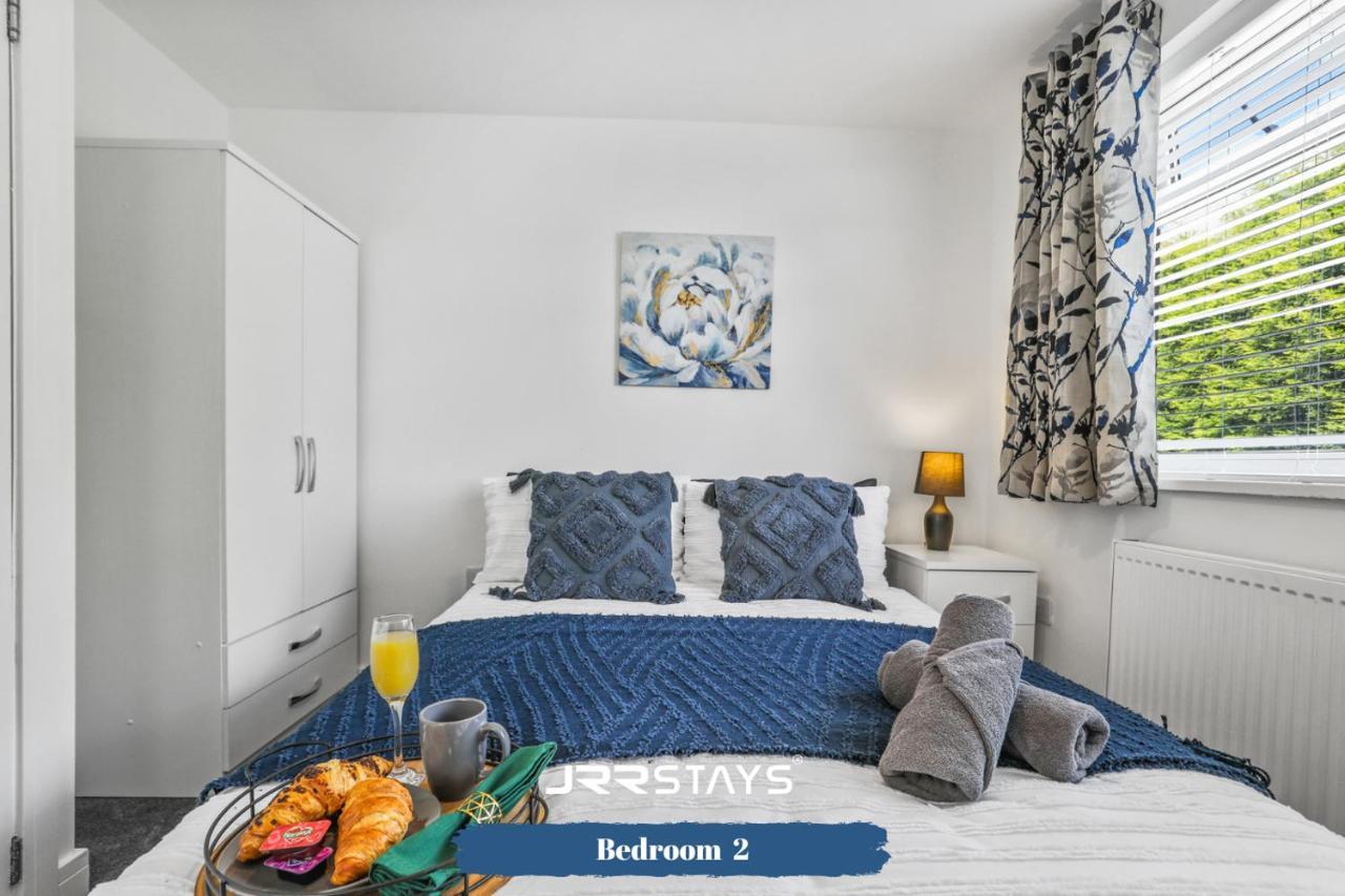Wolverhampton - Amazing 3 Bedroom, Sleeps 6, Wi-Fi - Jrr Stays 외부 사진